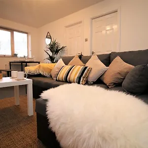 Apartment Thesiger Court - Free Private Parking - By Promise, Cardiff